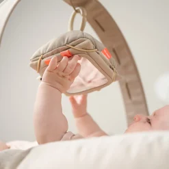 Done by Deer Aktivitetslegetøj>Baby kontrastkortholder - Deer friends - Sand