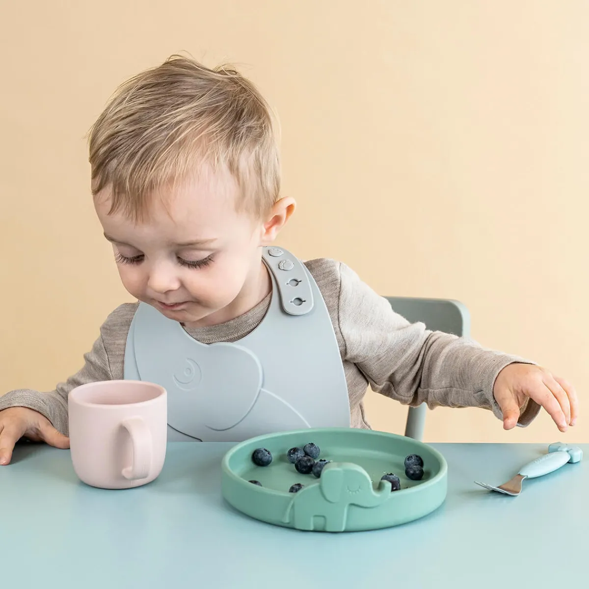 Done by Deer Service|Flasker & Kopper>Peekaboo kop med 2 håndtag - Croco - Pudder