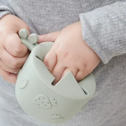 Done by Deer Service|Flasker & Kopper>Peekaboo snack kop - Raffi - Grøn